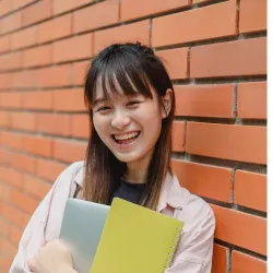 Headshot of Lilly, a very happy customer of AM Careers